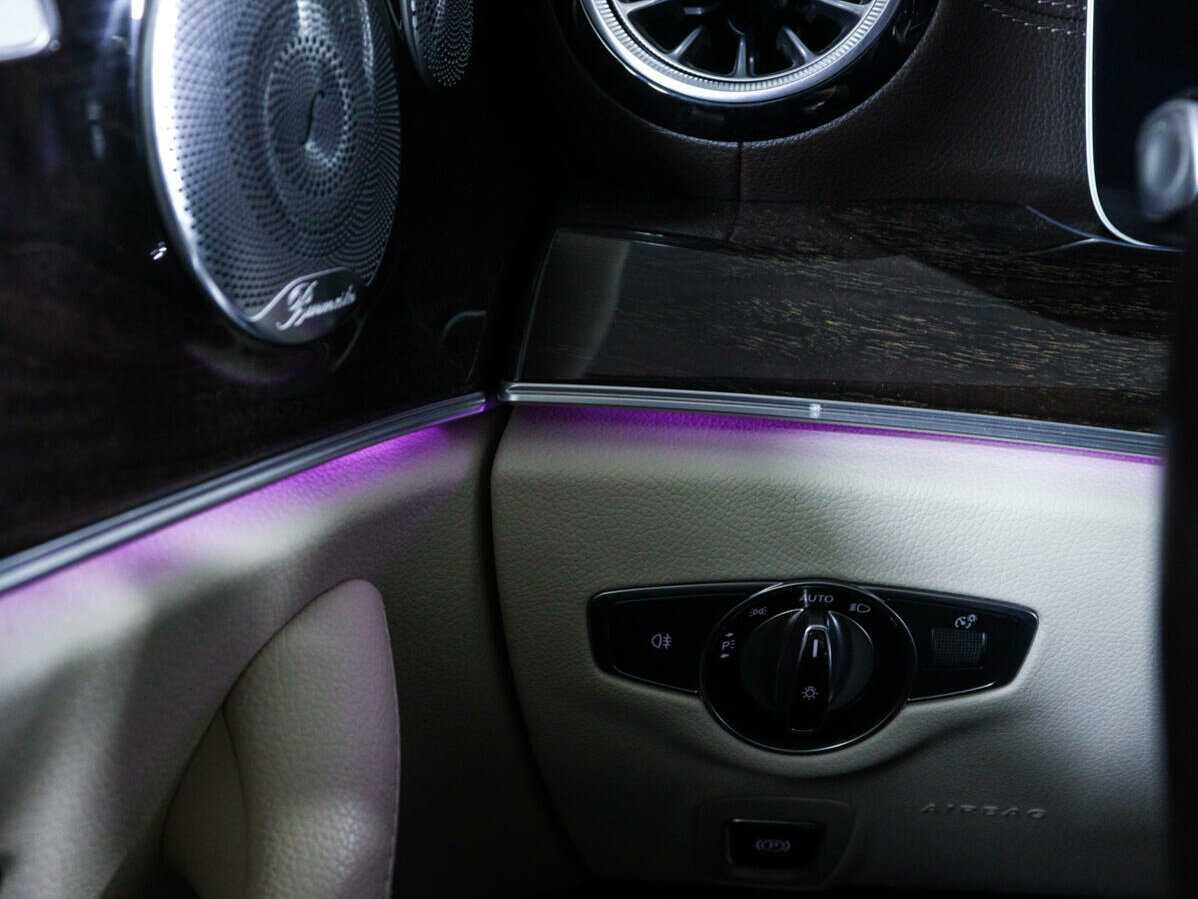 Б/У Мерседес-Бенц Е-Класс 2018 года. Фото: #22