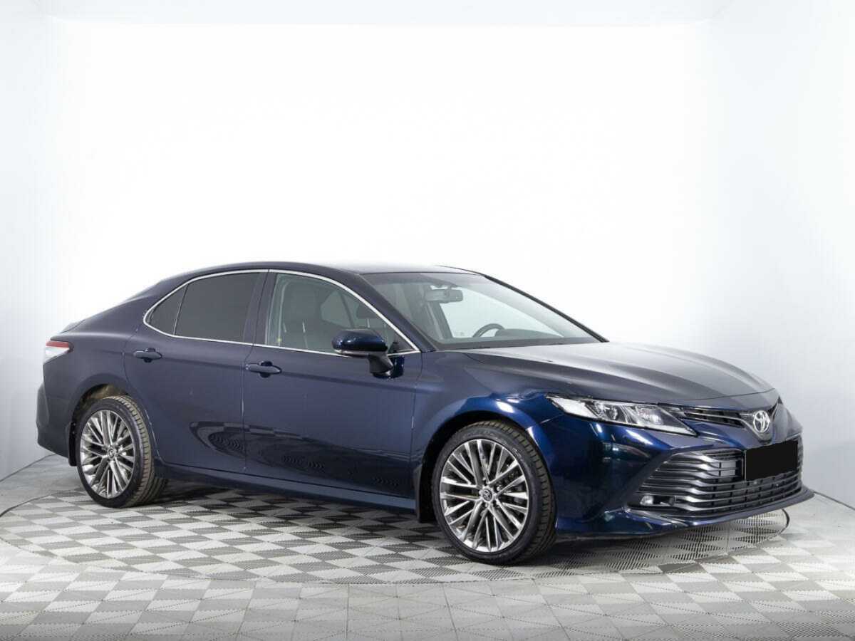 Б/У Тойота Камри 2018 года. Фото: #2