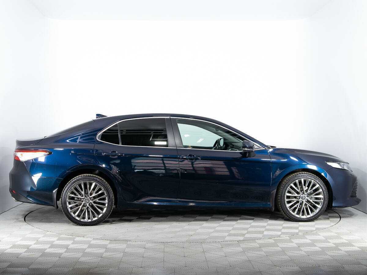 Б/У Тойота Камри 2018 года. Фото: #3