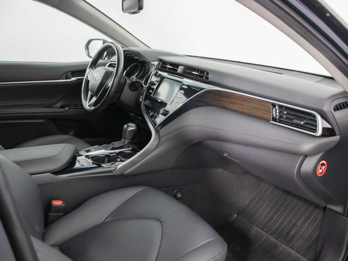 Б/У Тойота Камри 2018 года. Фото: #8