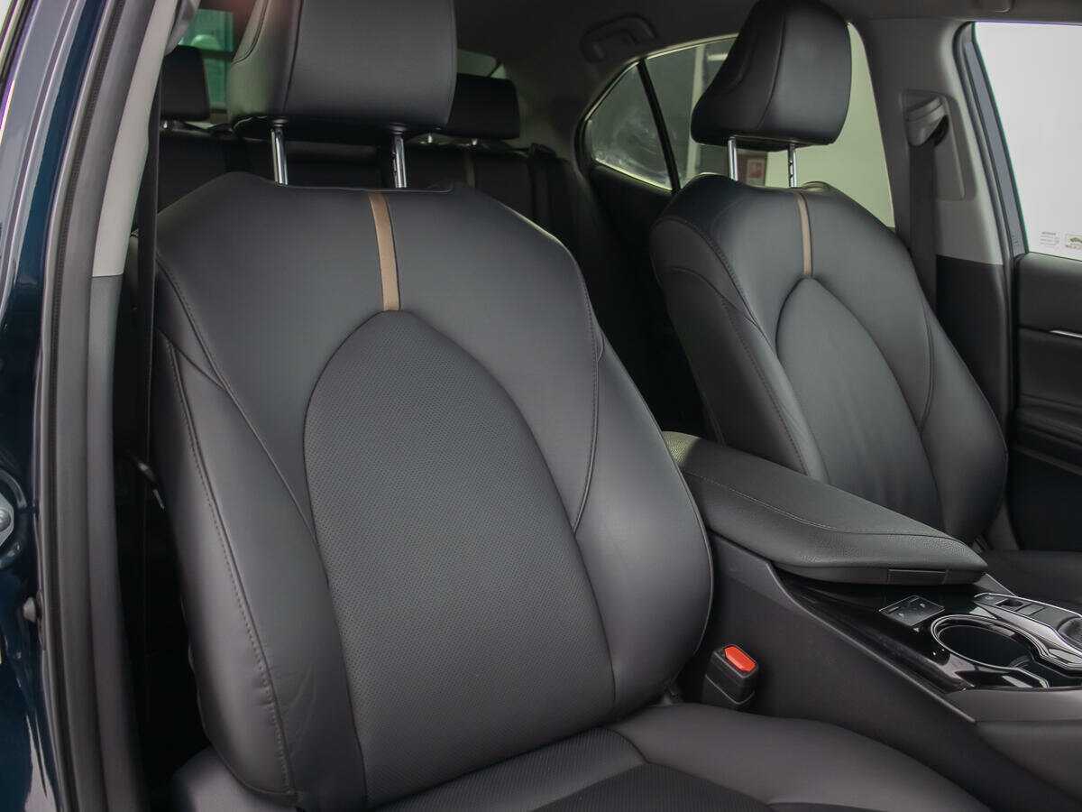 Б/У Тойота Камри 2018 года. Фото: #9