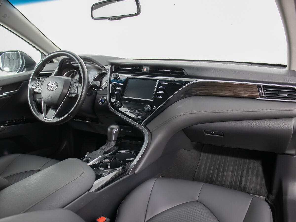 Б/У Тойота Камри 2018 года. Фото: #10