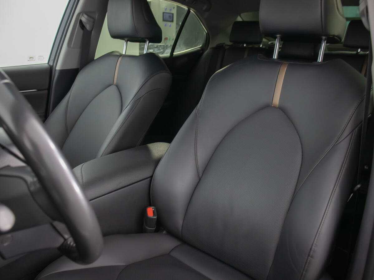 Б/У Тойота Камри 2018 года. Фото: #12