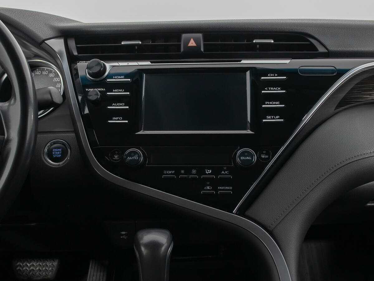 Б/У Тойота Камри 2018 года. Фото: #17