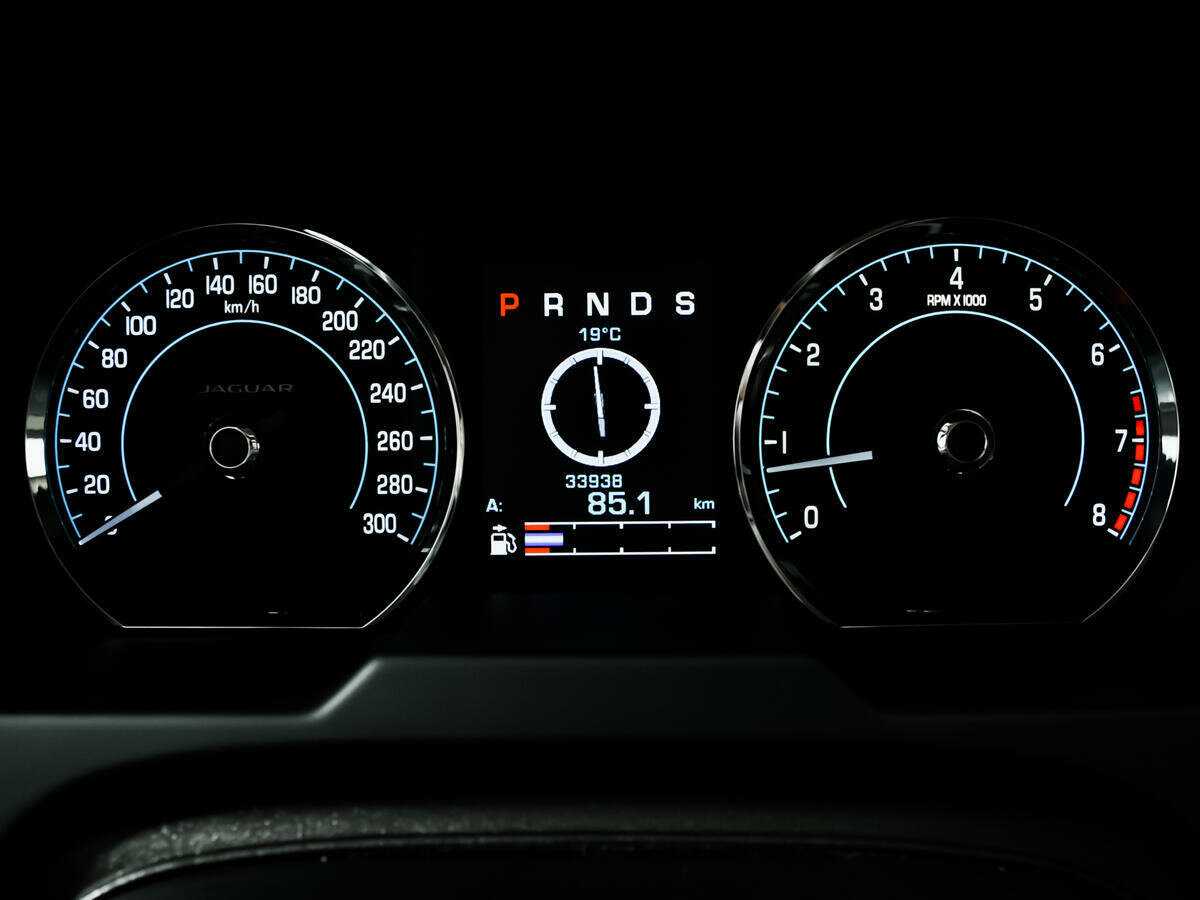 Б/У Ягуар ИксФ 2013 года. Фото: #9