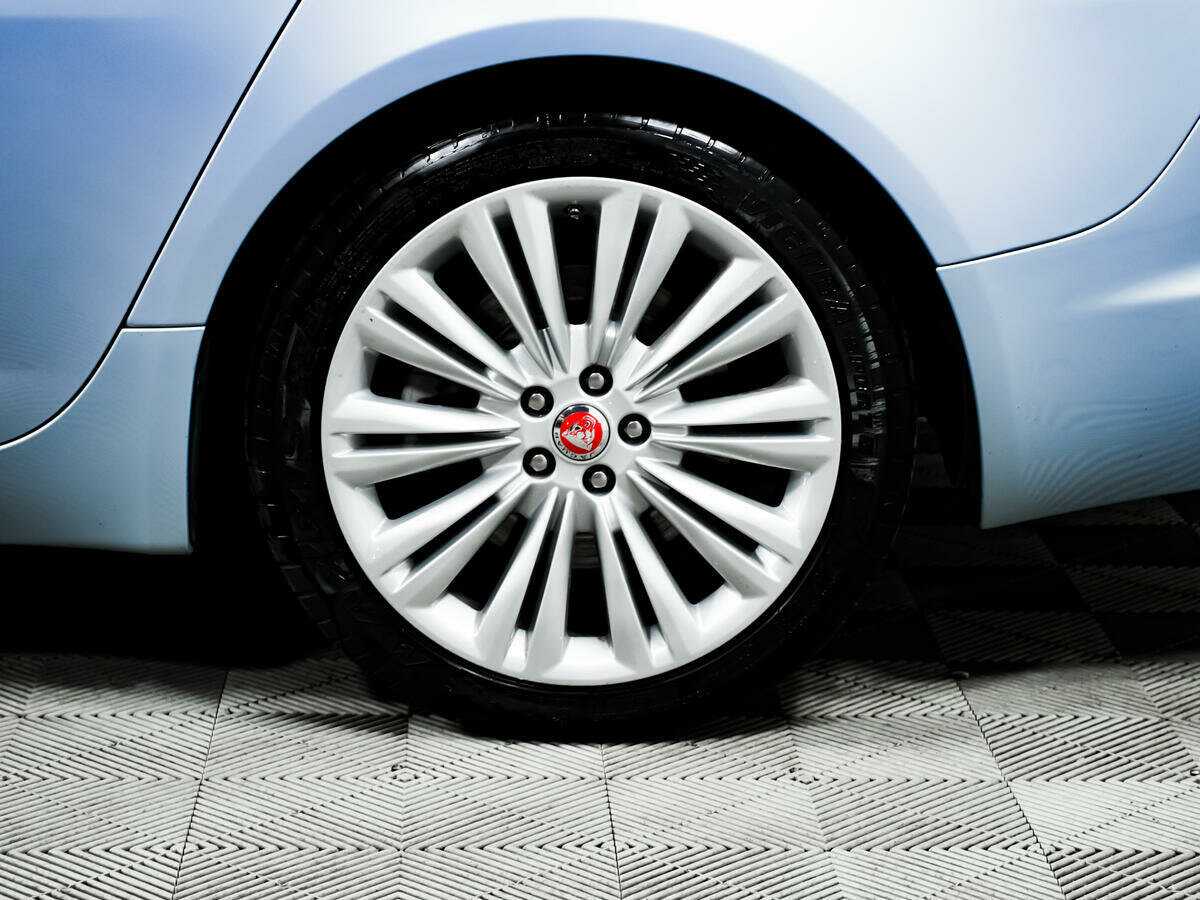 Б/У Ягуар ИксФ 2013 года. Фото: #13