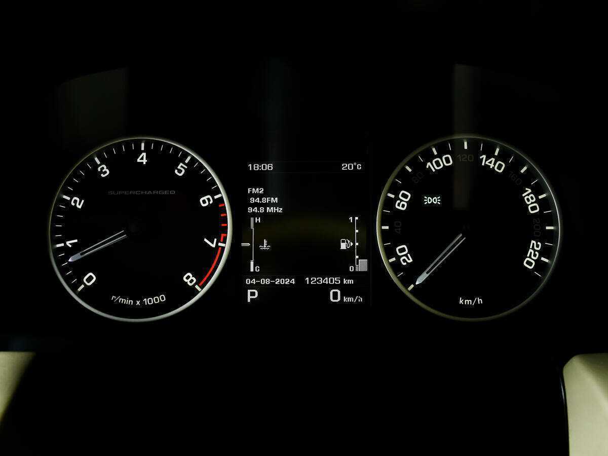 Б/У Лэнд Ровер Рэнж Ровер Спорт 2012 года. Фото: #9