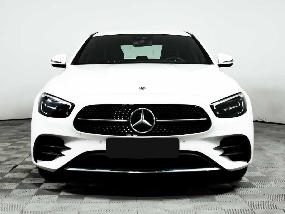 Б/У Мерседес-Бенц Е-Класс 2022 года. Фото: #1