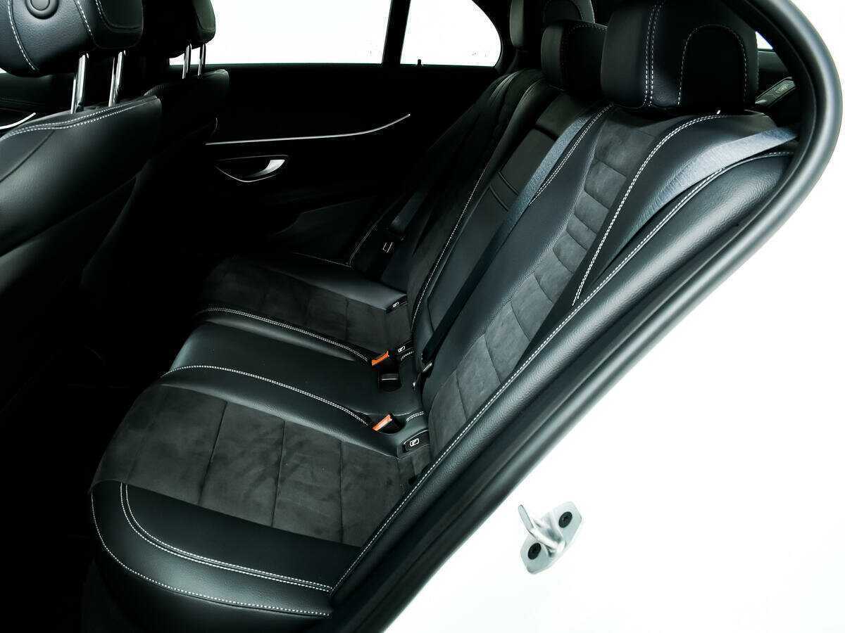 Б/У Мерседес-Бенц Е-Класс 2022 года. Фото: #11