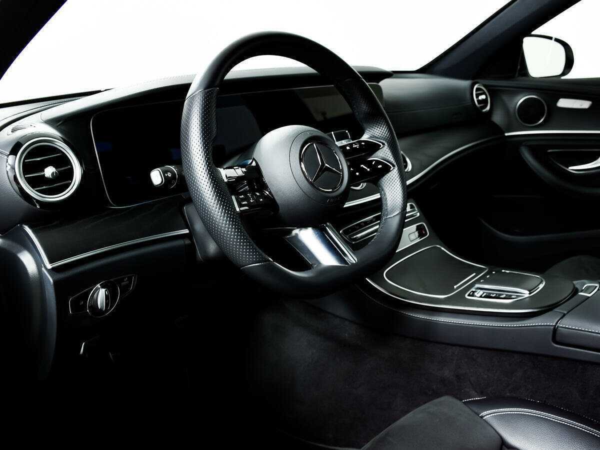 Б/У Мерседес-Бенц Е-Класс 2022 года. Фото: #12