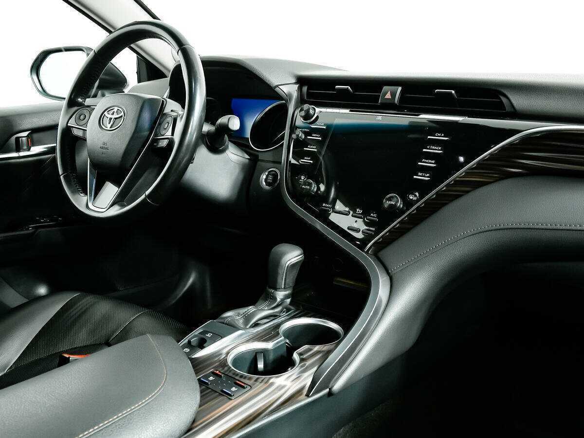 Б/У Тойота Камри 2020 года. Фото: #8