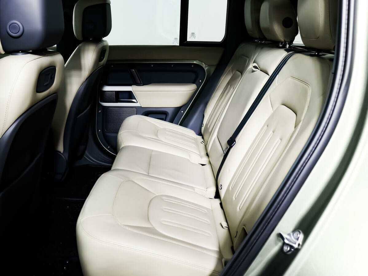 Б/У Лэнд Ровер Дефендер 2021 года. Фото: #11