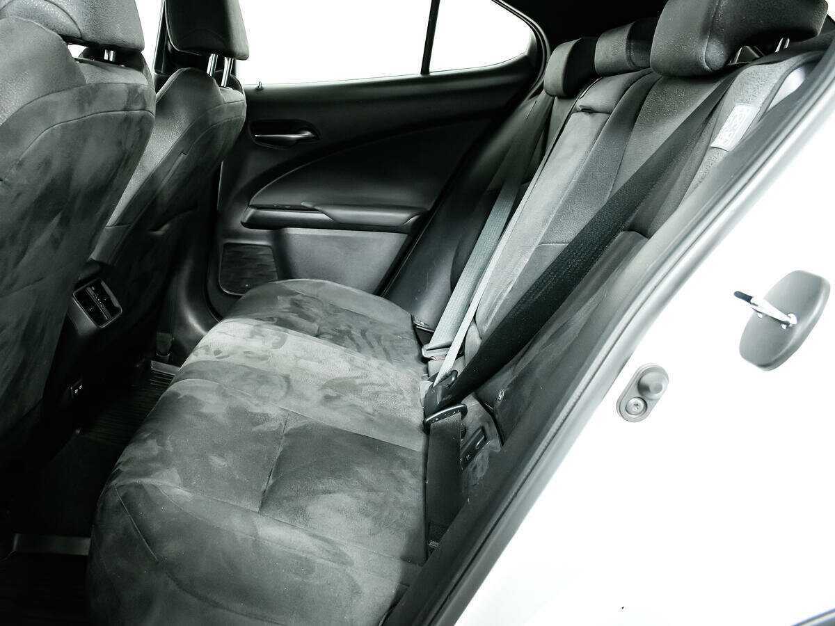 Б/У Лексус У-Икс 2021 года. Фото: #11