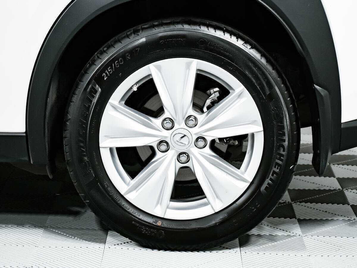 Б/У Лексус У-Икс 2021 года. Фото: #13