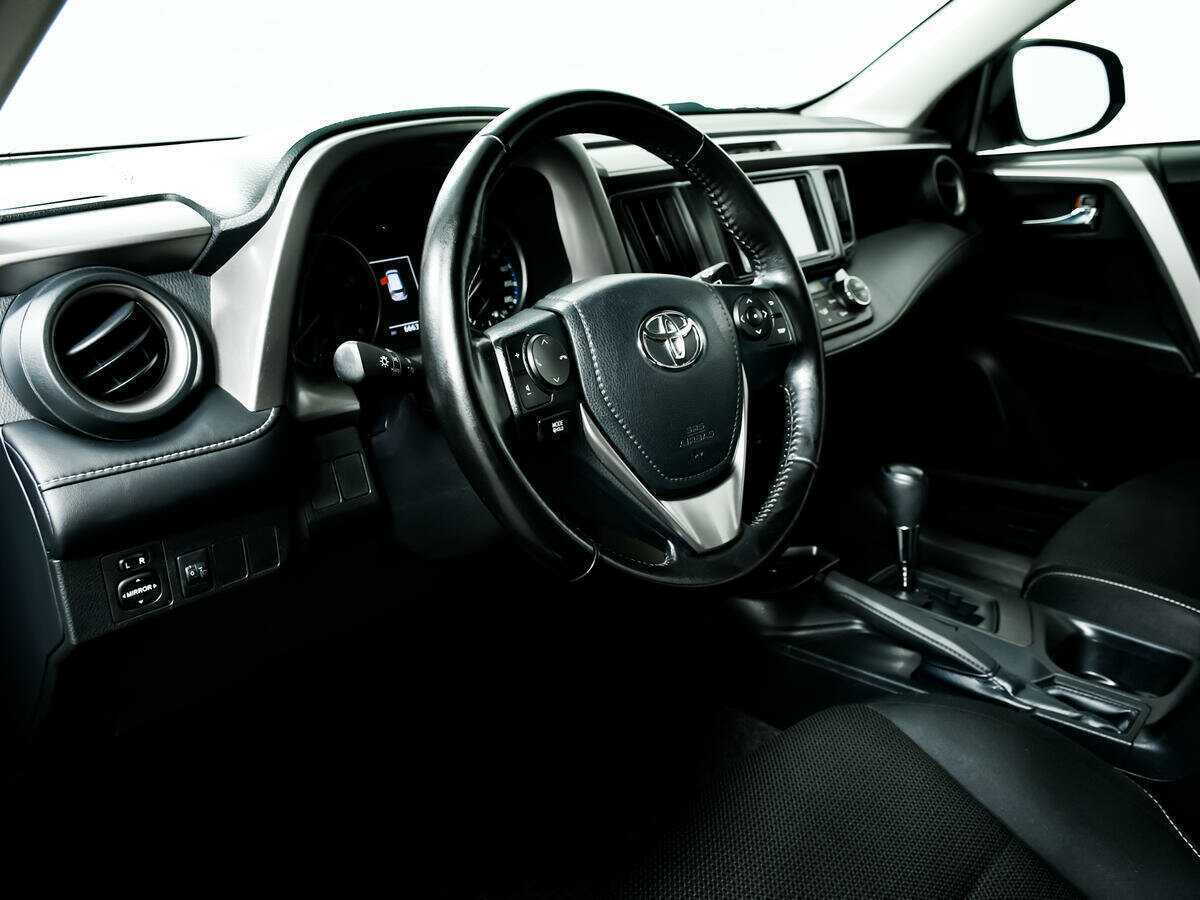 Б/У Тойота Рав4 2018 года. Фото: #12