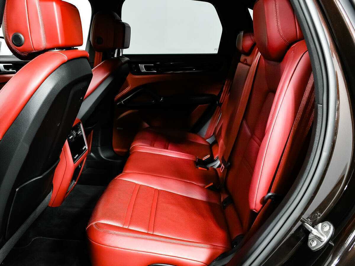 Б/У Порш Кайен 2019 года. Фото: #11