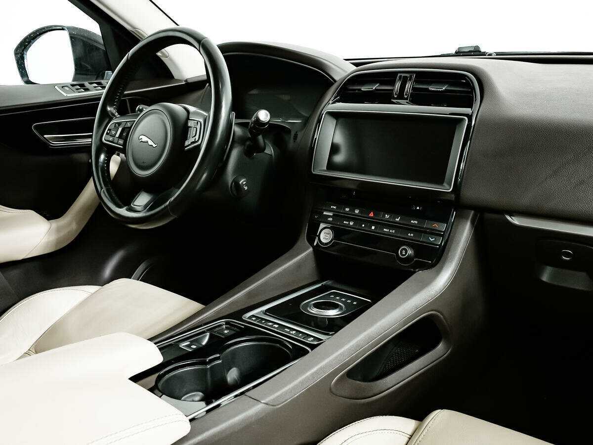 Б/У Ягуар Ф-Пэйс 2016 года. Фото: #8