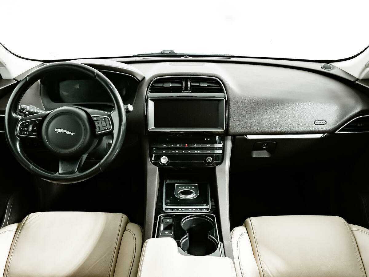 Б/У Ягуар Ф-Пэйс 2016 года. Фото: #10