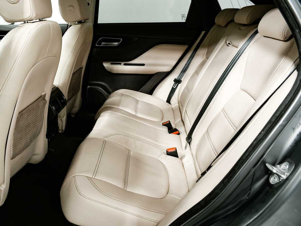 Б/У Ягуар Ф-Пэйс 2016 года. Фото: #11