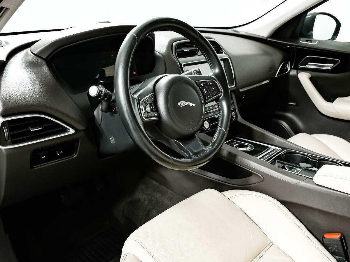 Б/У Ягуар Ф-Пэйс 2016 года. Фото: #12