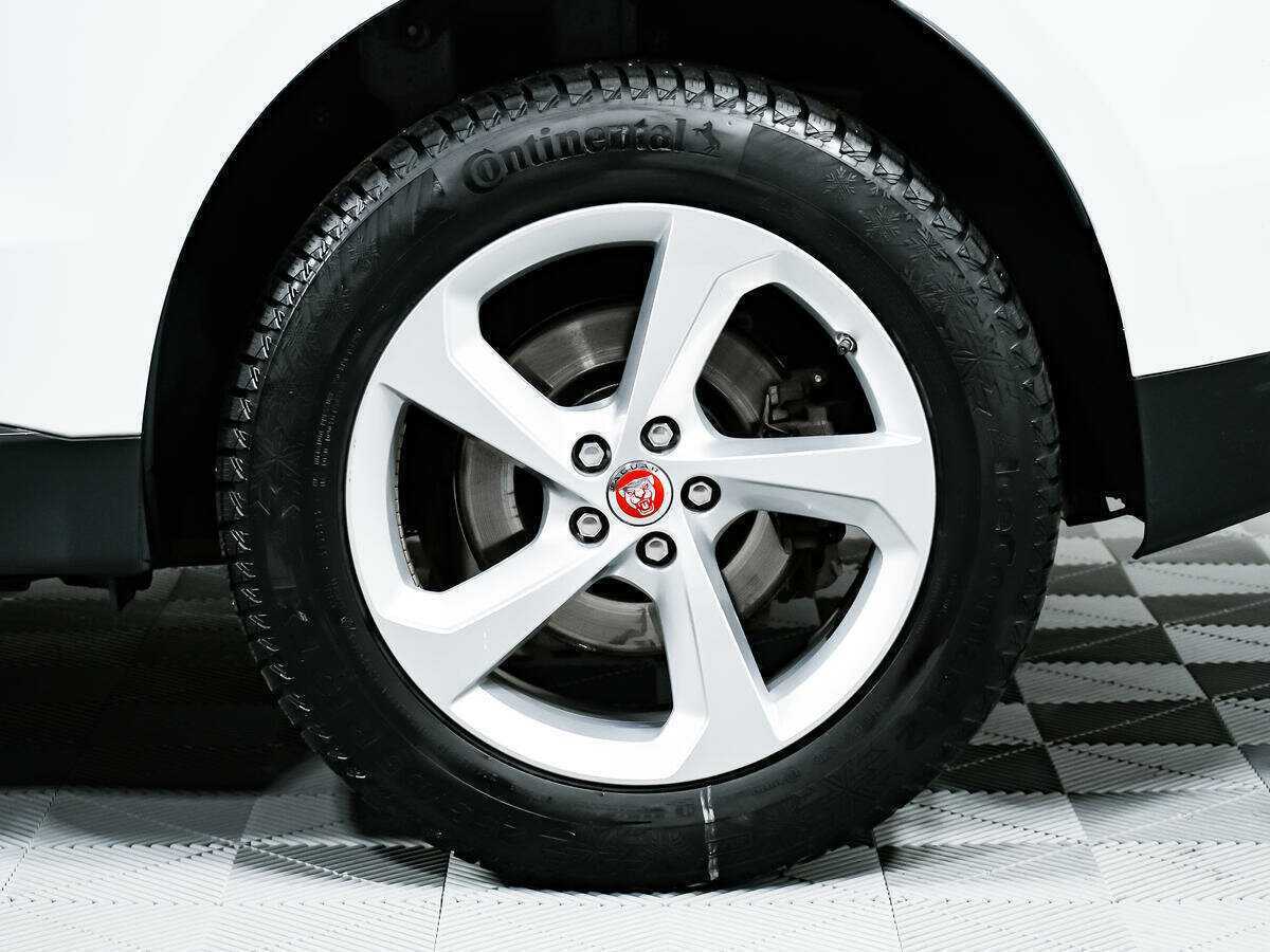 Б/У Ягуар Ф-Пэйс 2016 года. Фото: #13