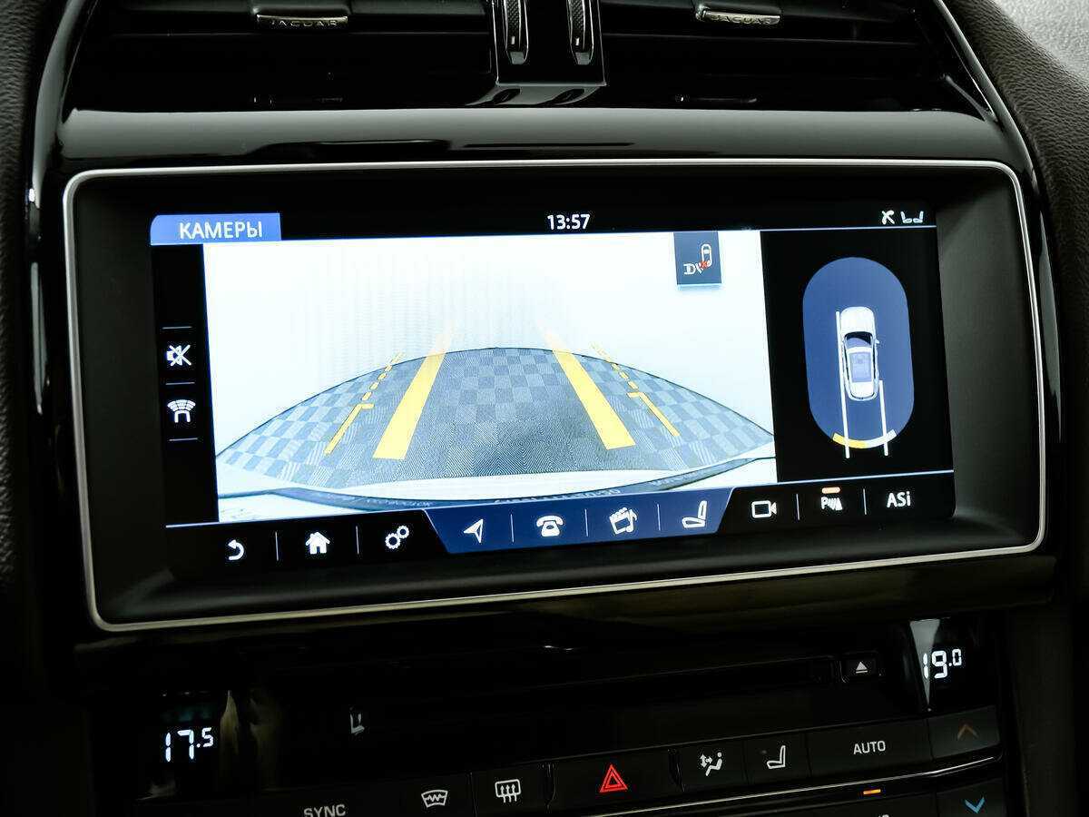 Б/У Ягуар Ф-Пэйс 2016 года. Фото: #15