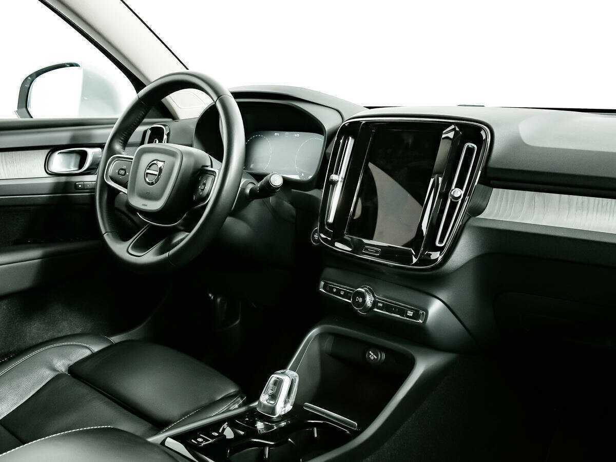 Б/У Вольво ИксЦ40 2021 года. Фото: #8