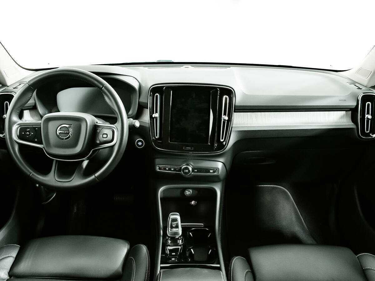 Б/У Вольво ИксЦ40 2021 года. Фото: #10