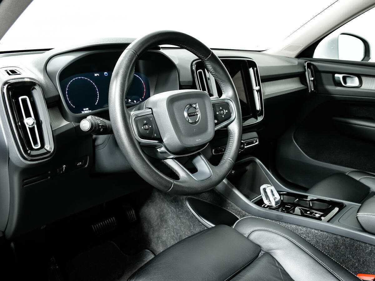 Б/У Вольво ИксЦ40 2021 года. Фото: #12