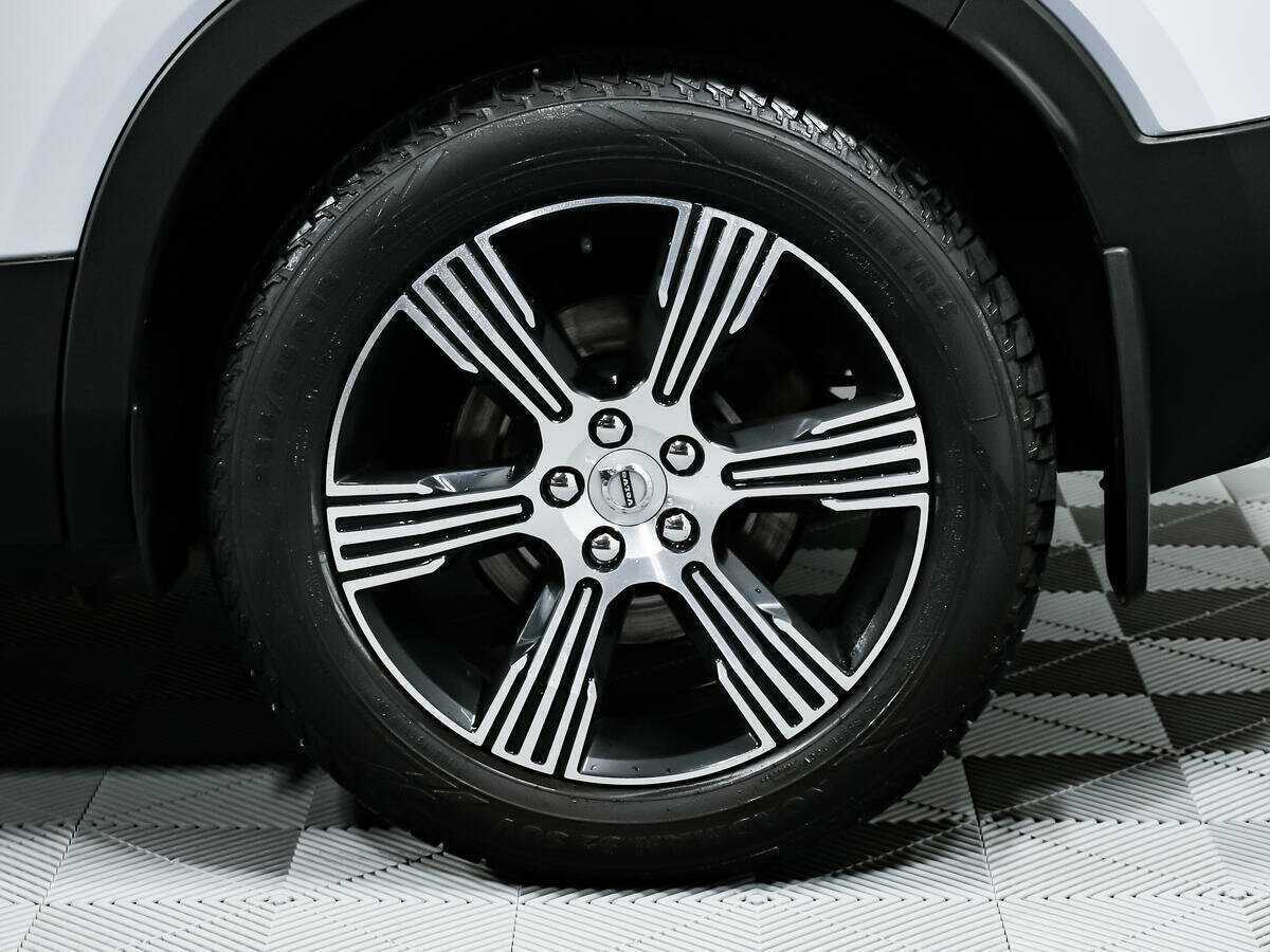 Б/У Вольво ИксЦ40 2021 года. Фото: #13