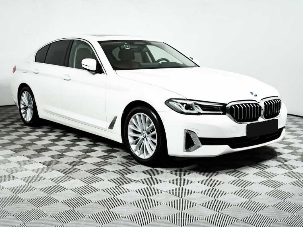 Б/У БМВ 5 серии 2021 года. Фото: #2