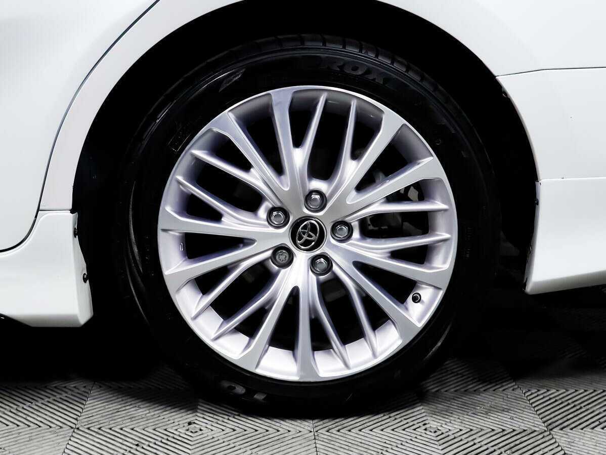 Б/У Тойота Камри 2019 года. Фото: #13