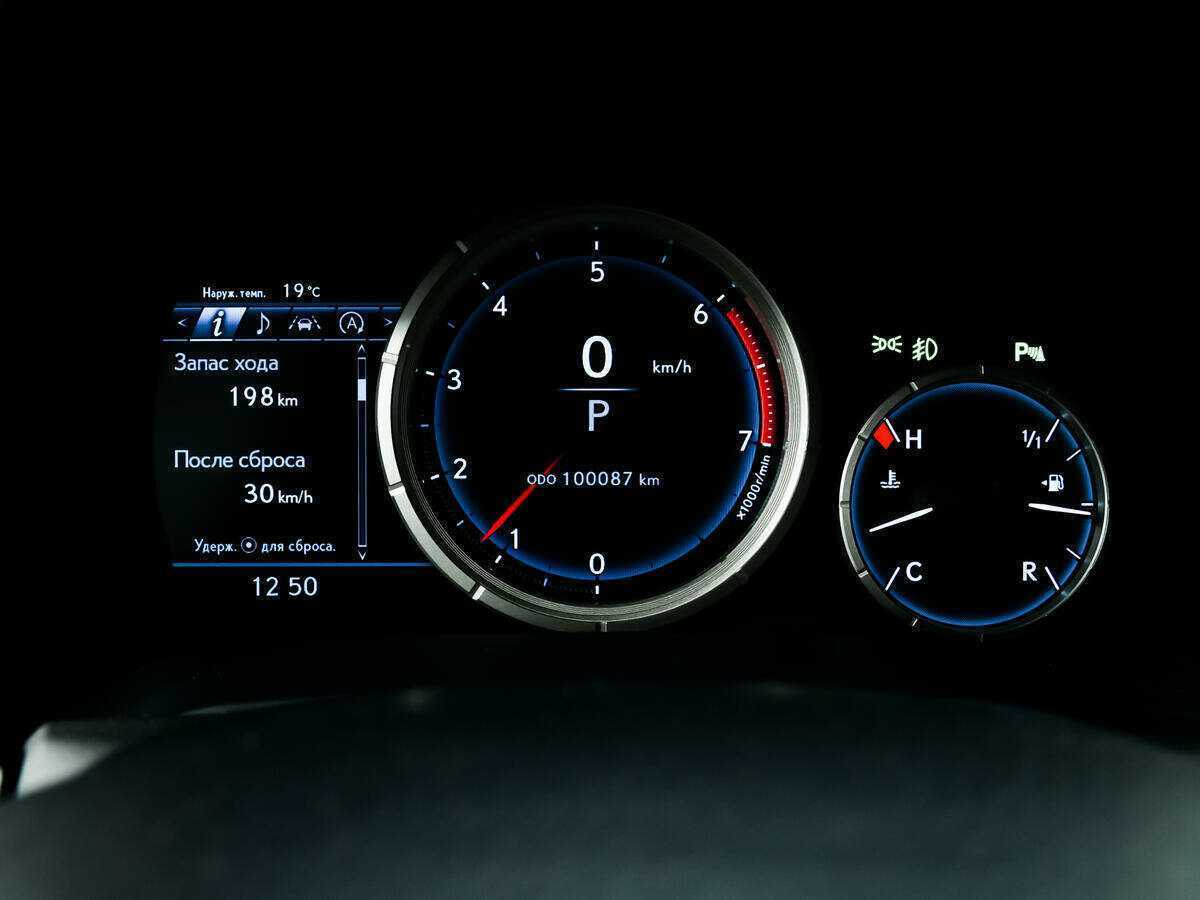 Б/У Лексус Р-Икс 2016 года. Фото: #7