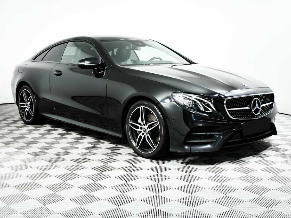 Б/У Мерседес-Бенц Е-Класс 2018 года. Фото: #2