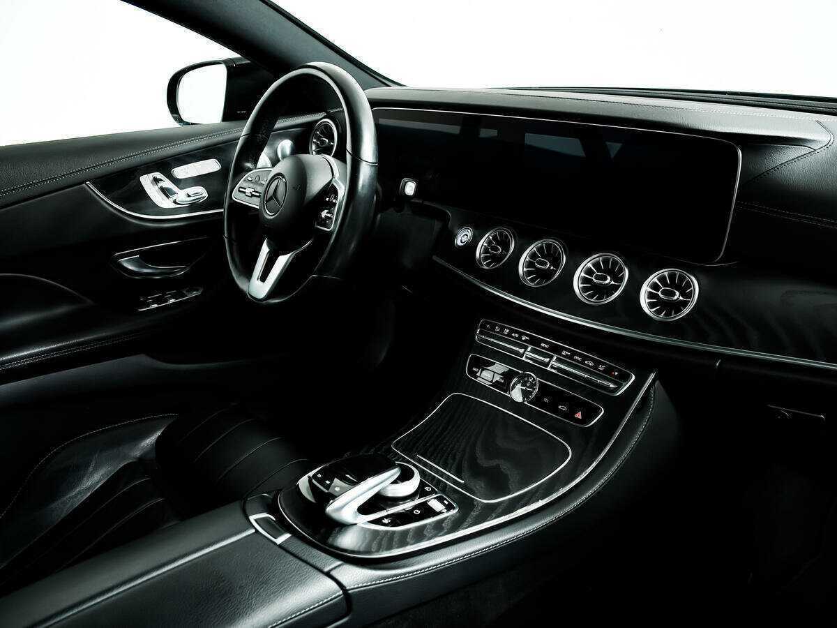 Б/У Мерседес-Бенц Е-Класс 2018 года. Фото: #8