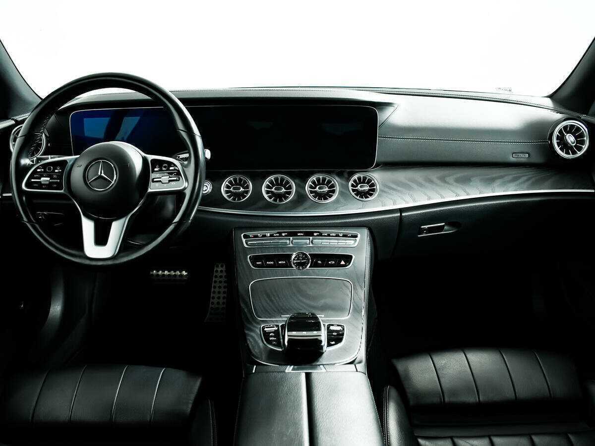 Б/У Мерседес-Бенц Е-Класс 2018 года. Фото: #10