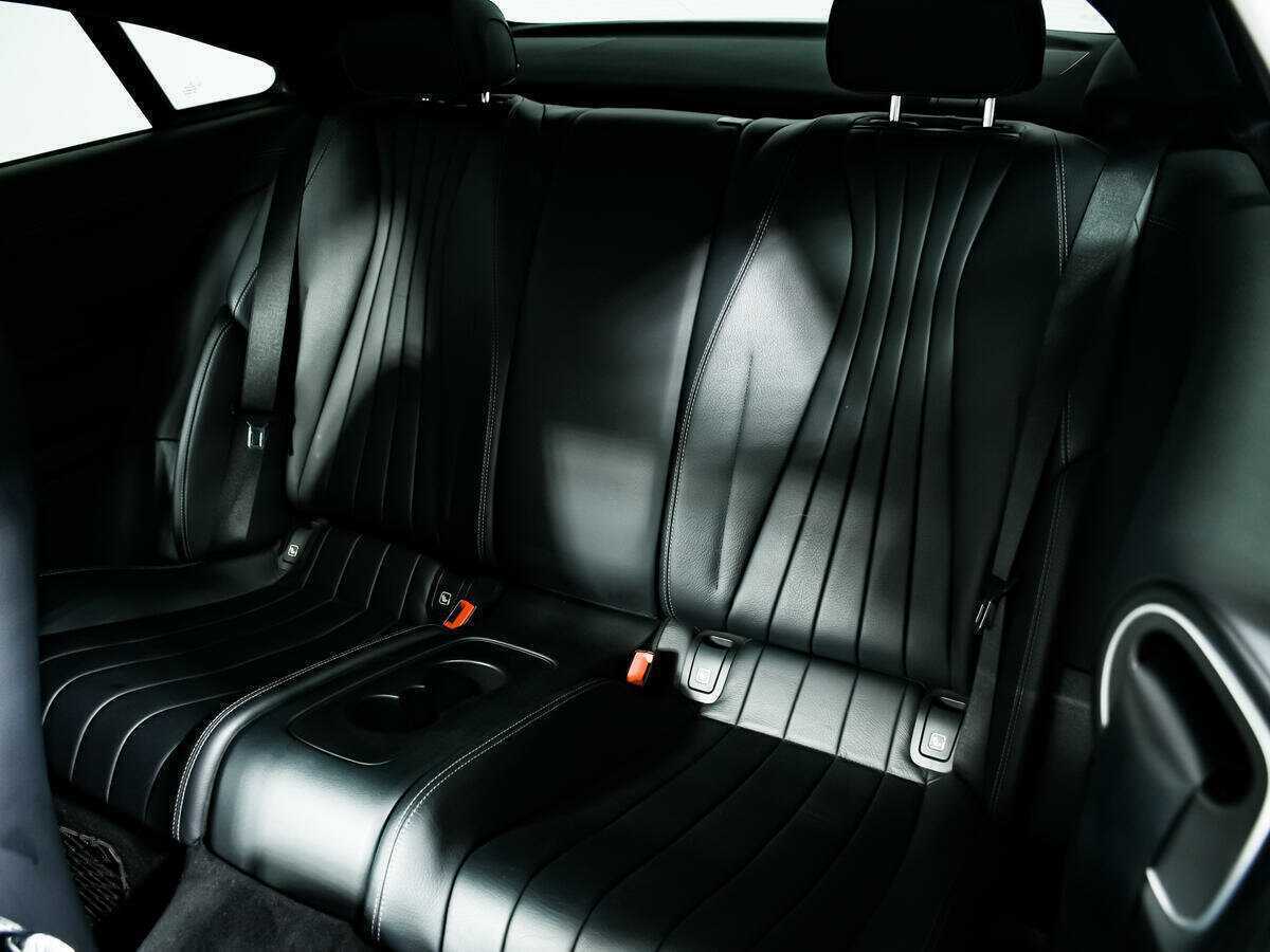 Б/У Мерседес-Бенц Е-Класс 2018 года. Фото: #11