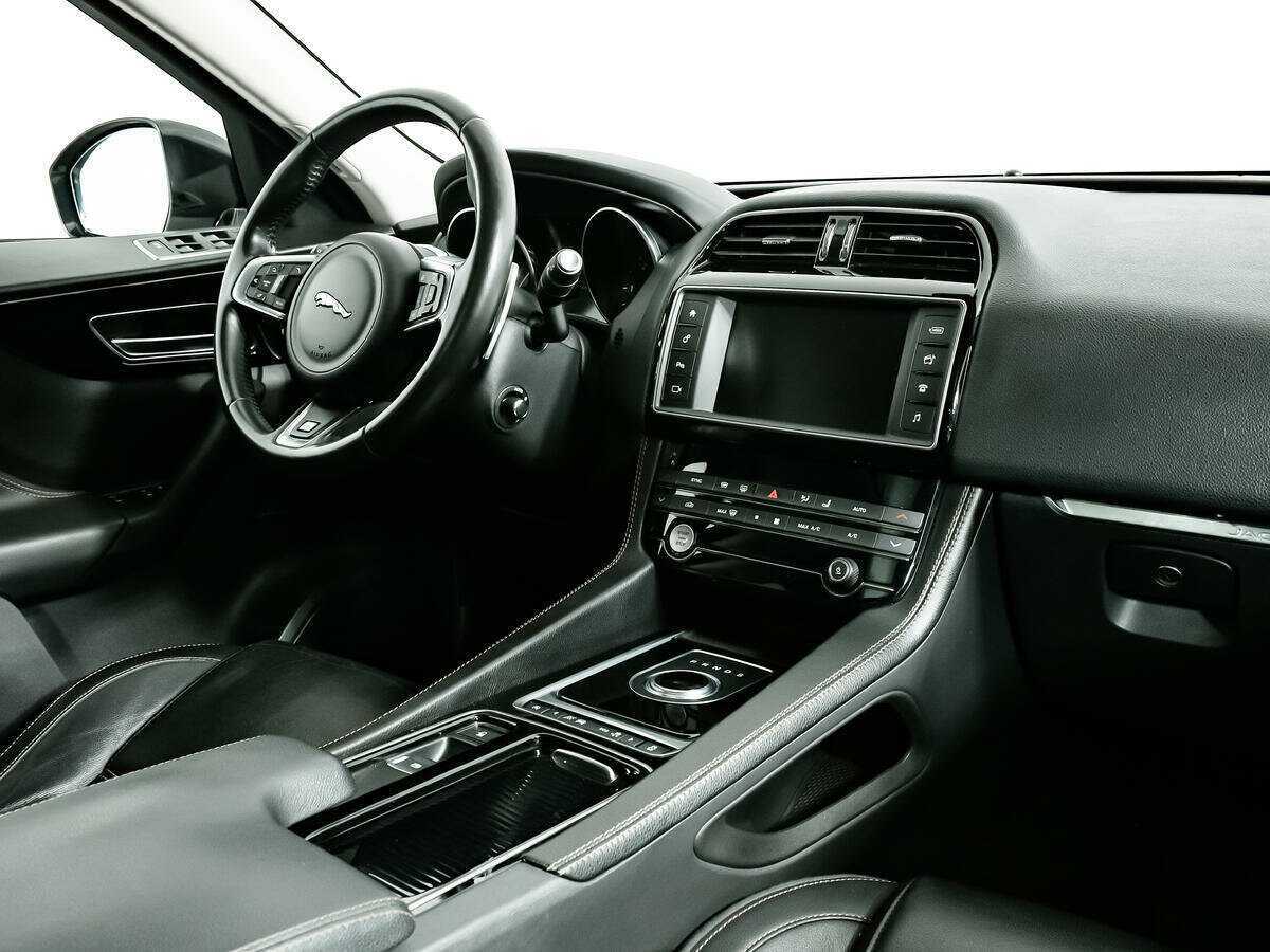 Б/У Ягуар Ф-Пэйс 2016 года. Фото: #8