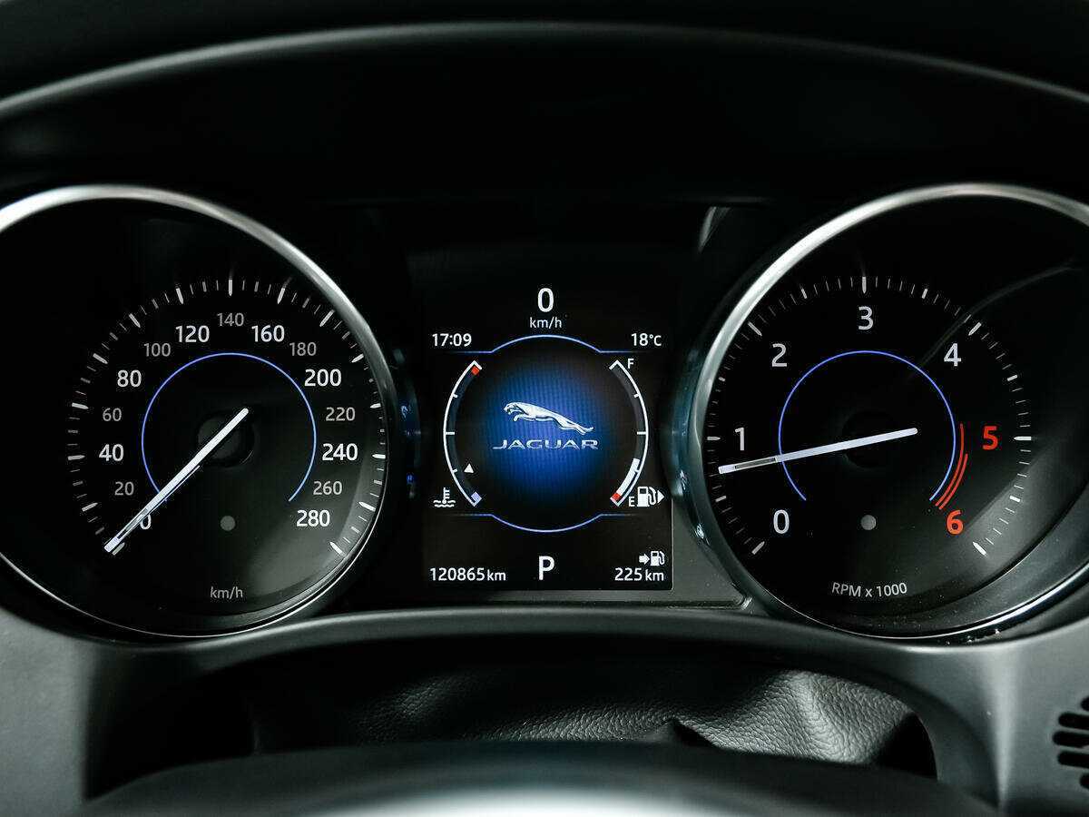 Б/У Ягуар Ф-Пэйс 2016 года. Фото: #9