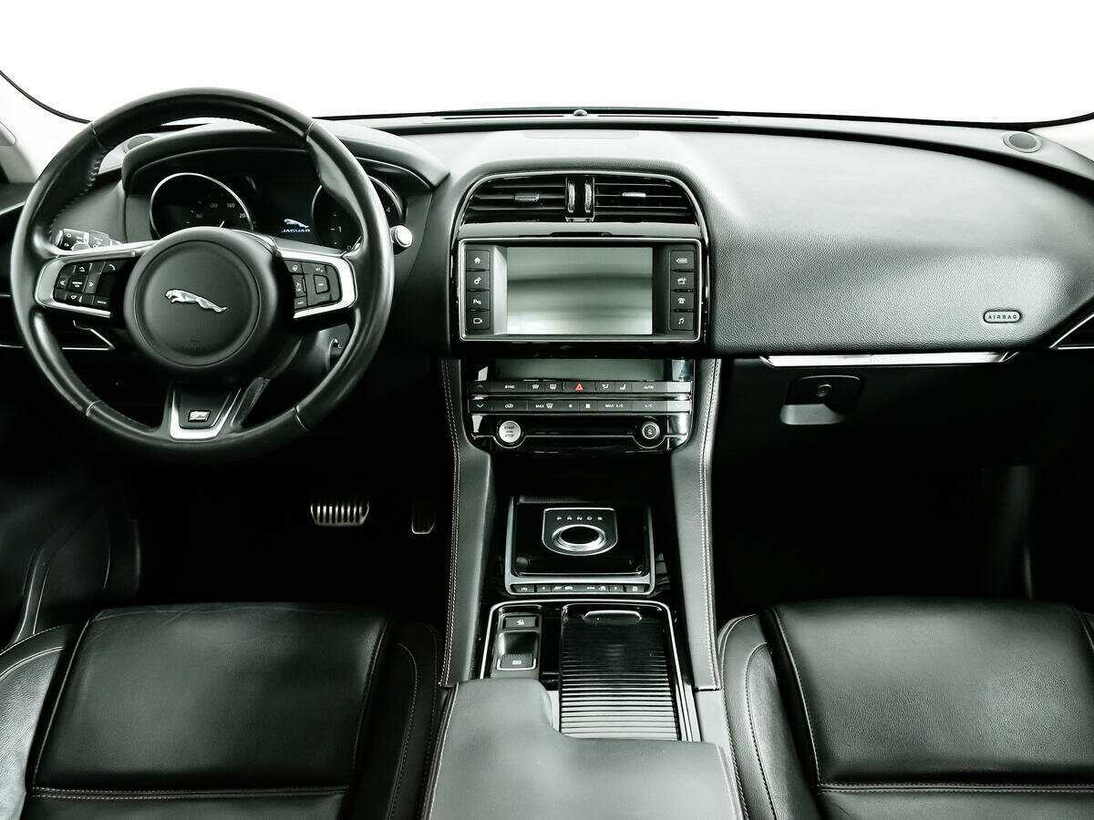 Б/У Ягуар Ф-Пэйс 2016 года. Фото: #10