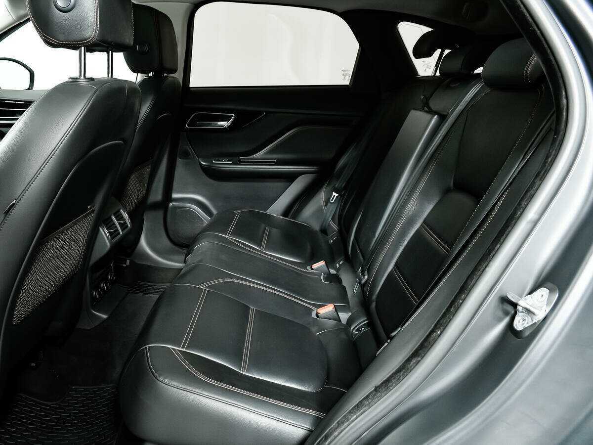 Б/У Ягуар Ф-Пэйс 2016 года. Фото: #11