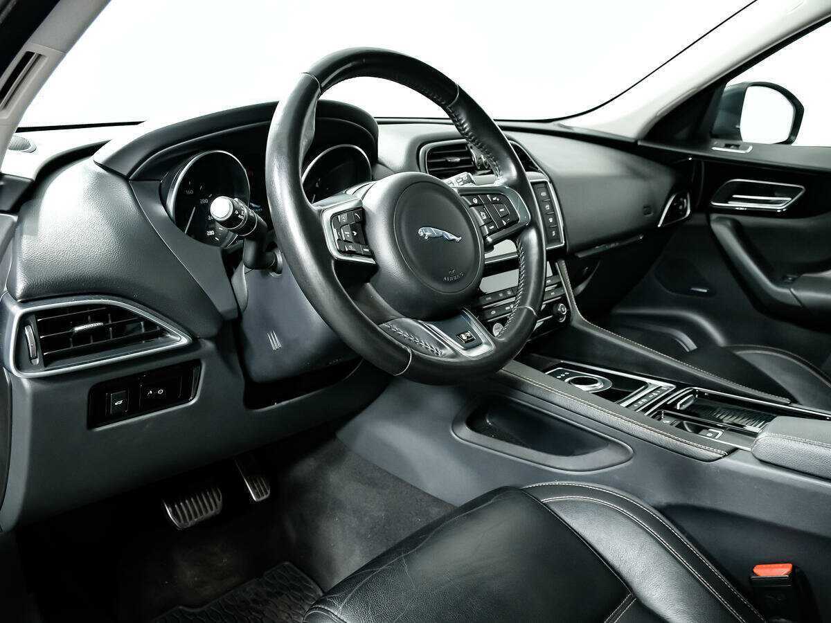 Б/У Ягуар Ф-Пэйс 2016 года. Фото: #12