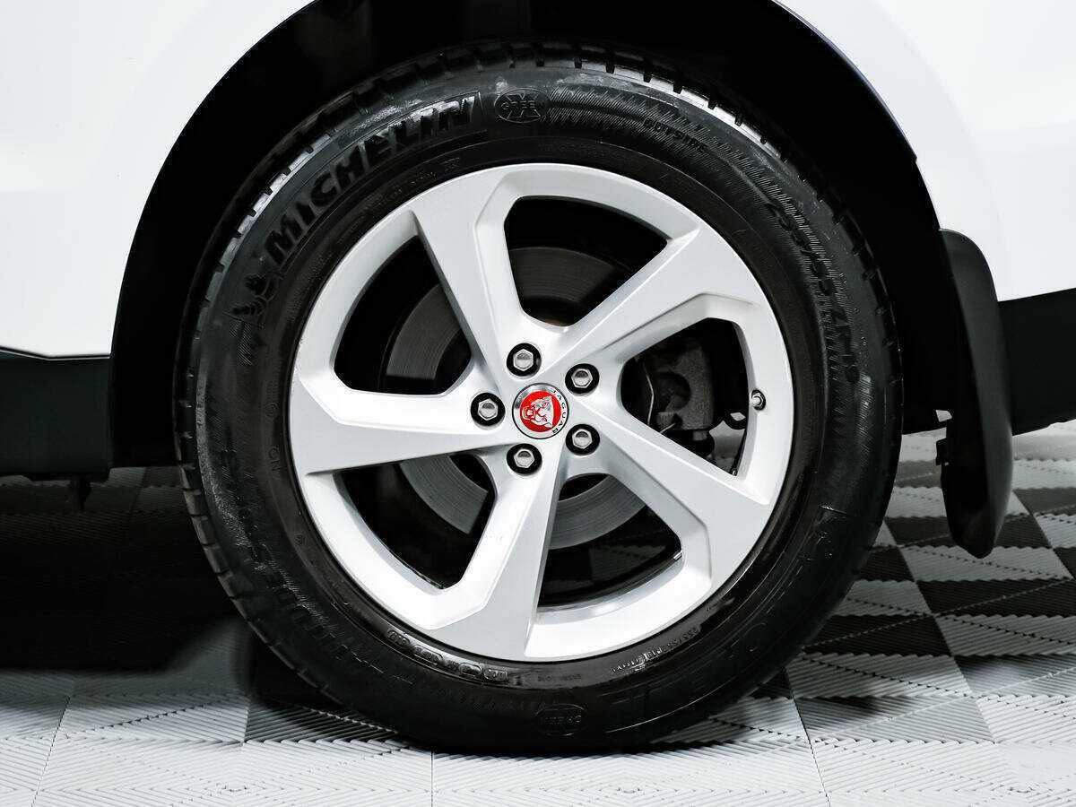 Б/У Ягуар Ф-Пэйс 2016 года. Фото: #13