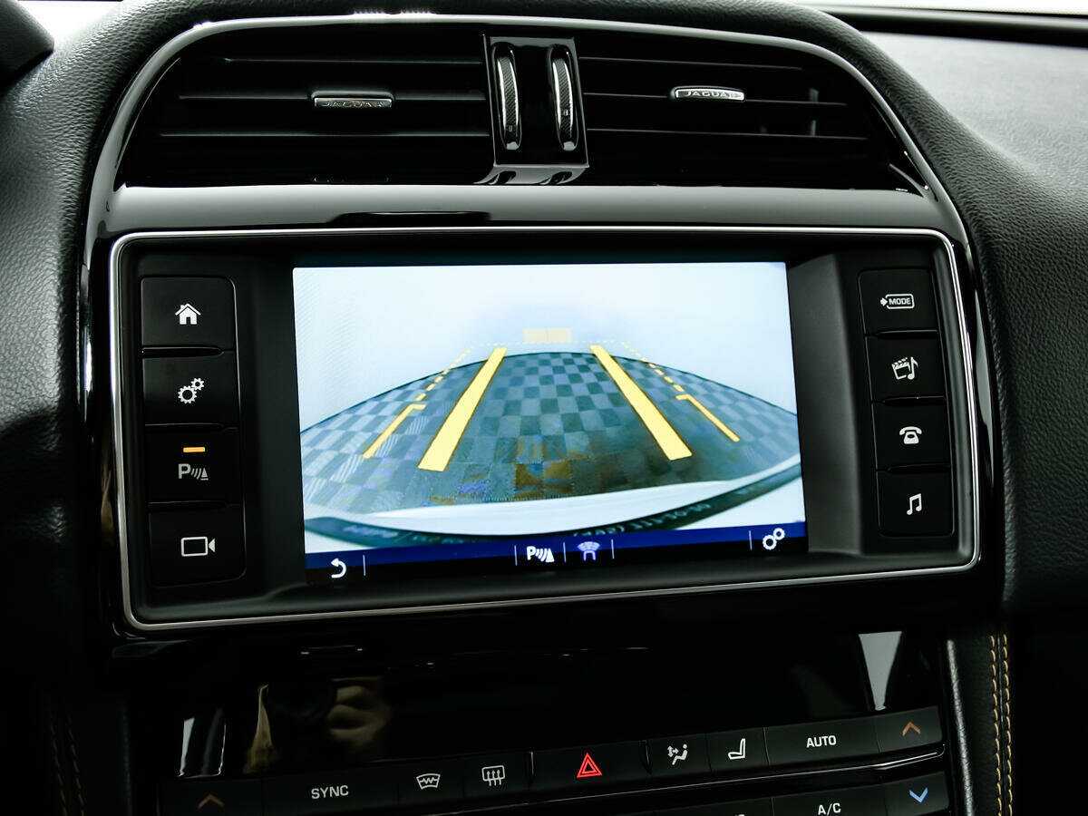 Б/У Ягуар Ф-Пэйс 2016 года. Фото: #15