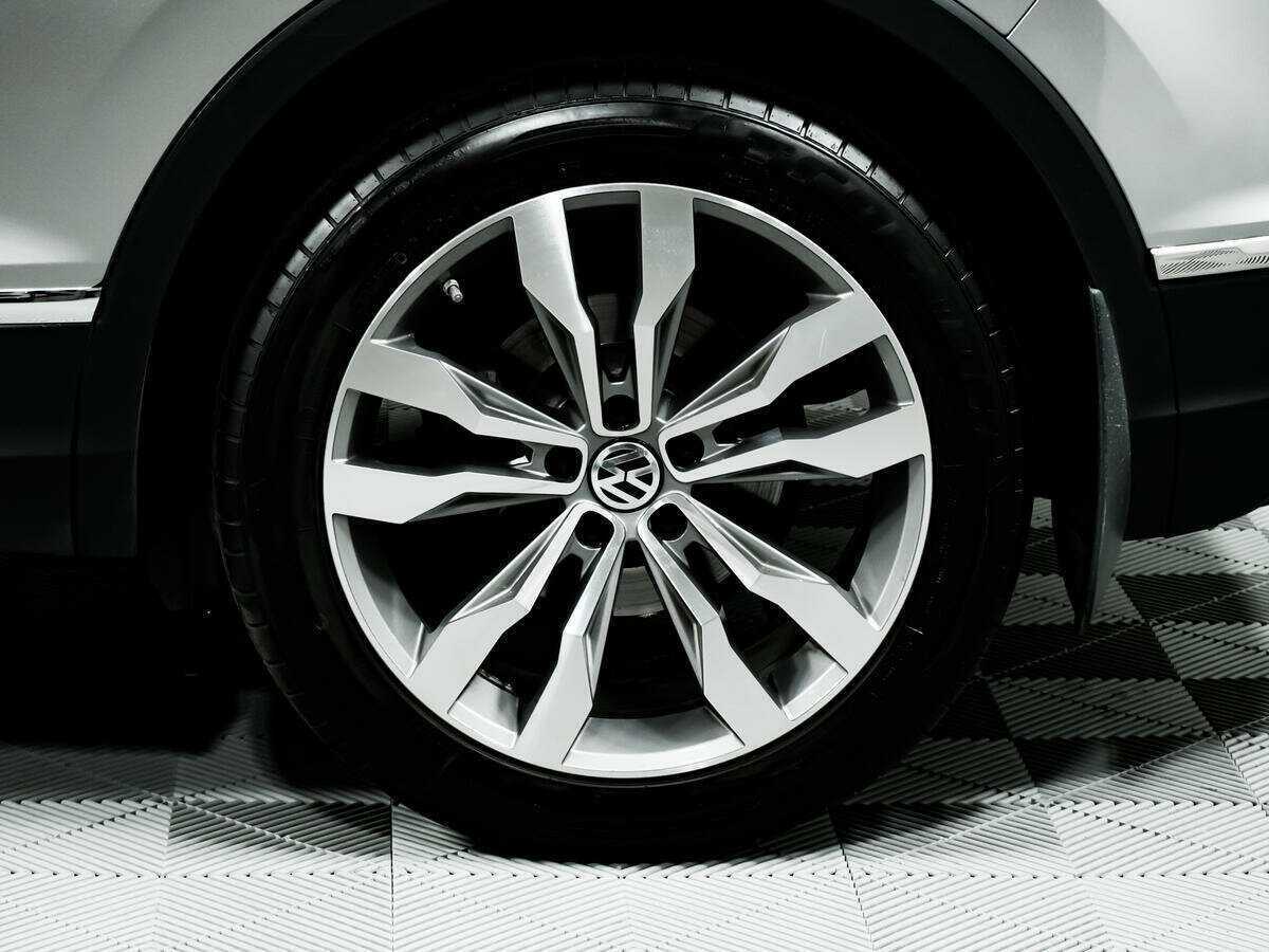 Б/У Фольксваген Тигуан 2019 года. Фото: #13