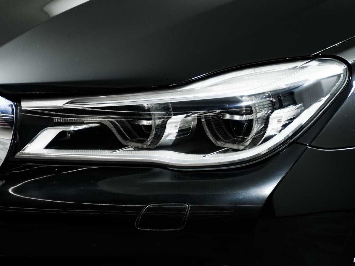 Б/У БМВ 7 серии 2016 года. Фото: #14