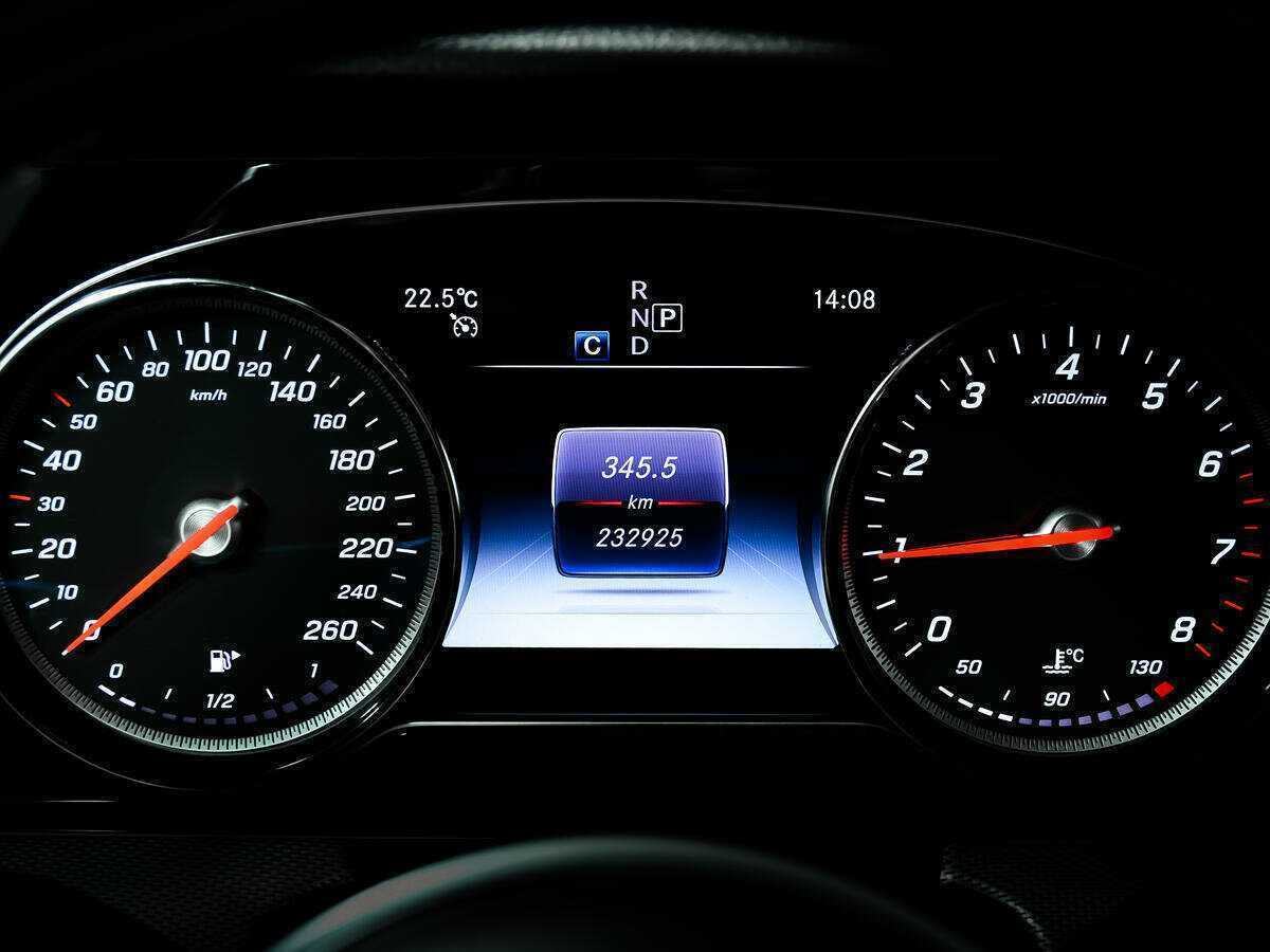 Б/У Мерседес-Бенц Е-Класс 2019 года. Фото: #9