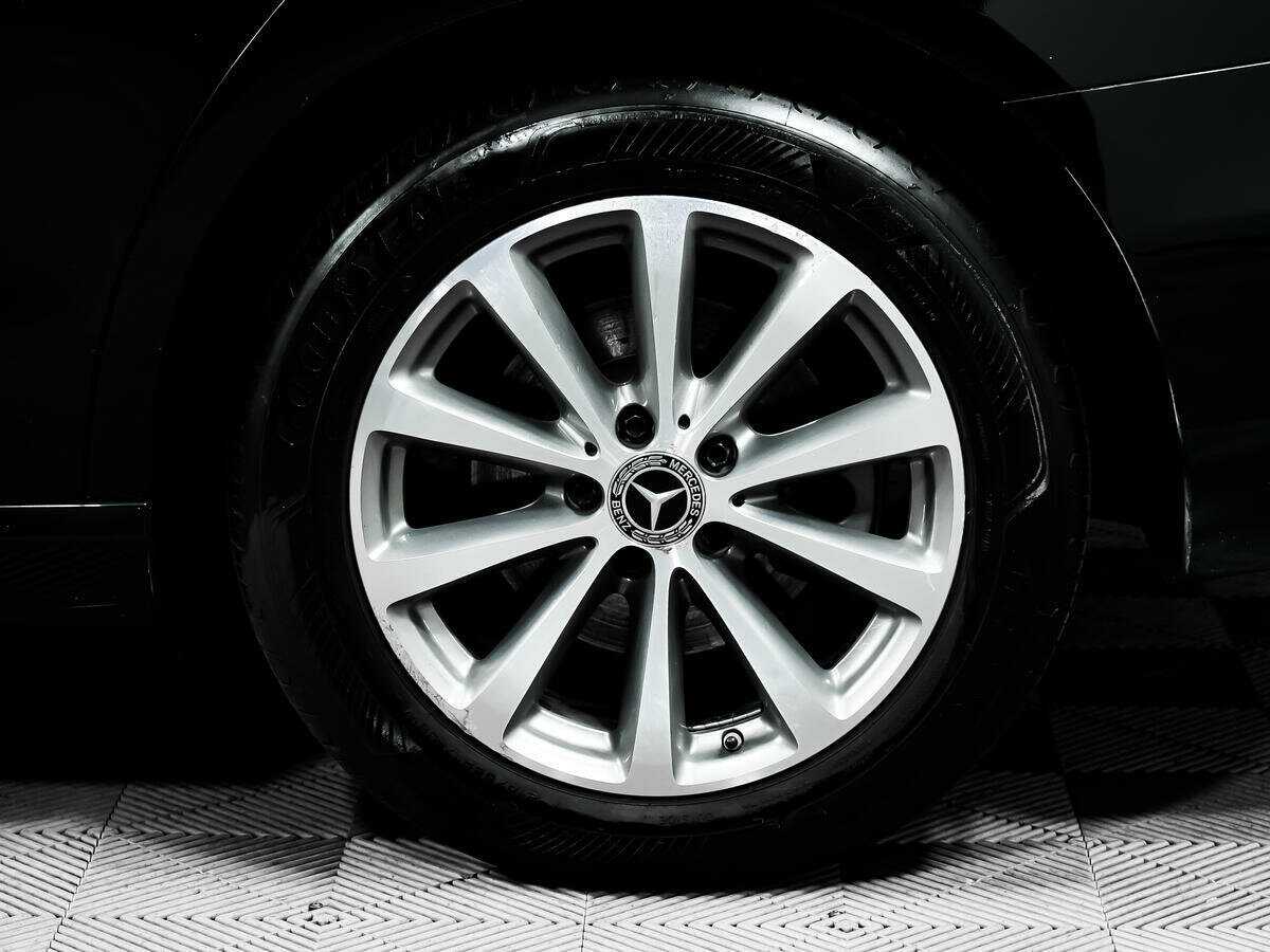 Б/У Мерседес-Бенц Е-Класс 2019 года. Фото: #13