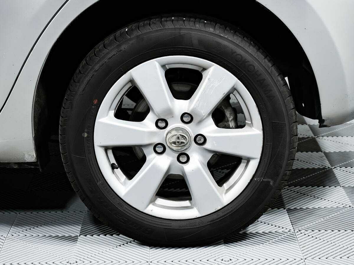 Б/У Тойота Аурис 2008 года. Фото: #12