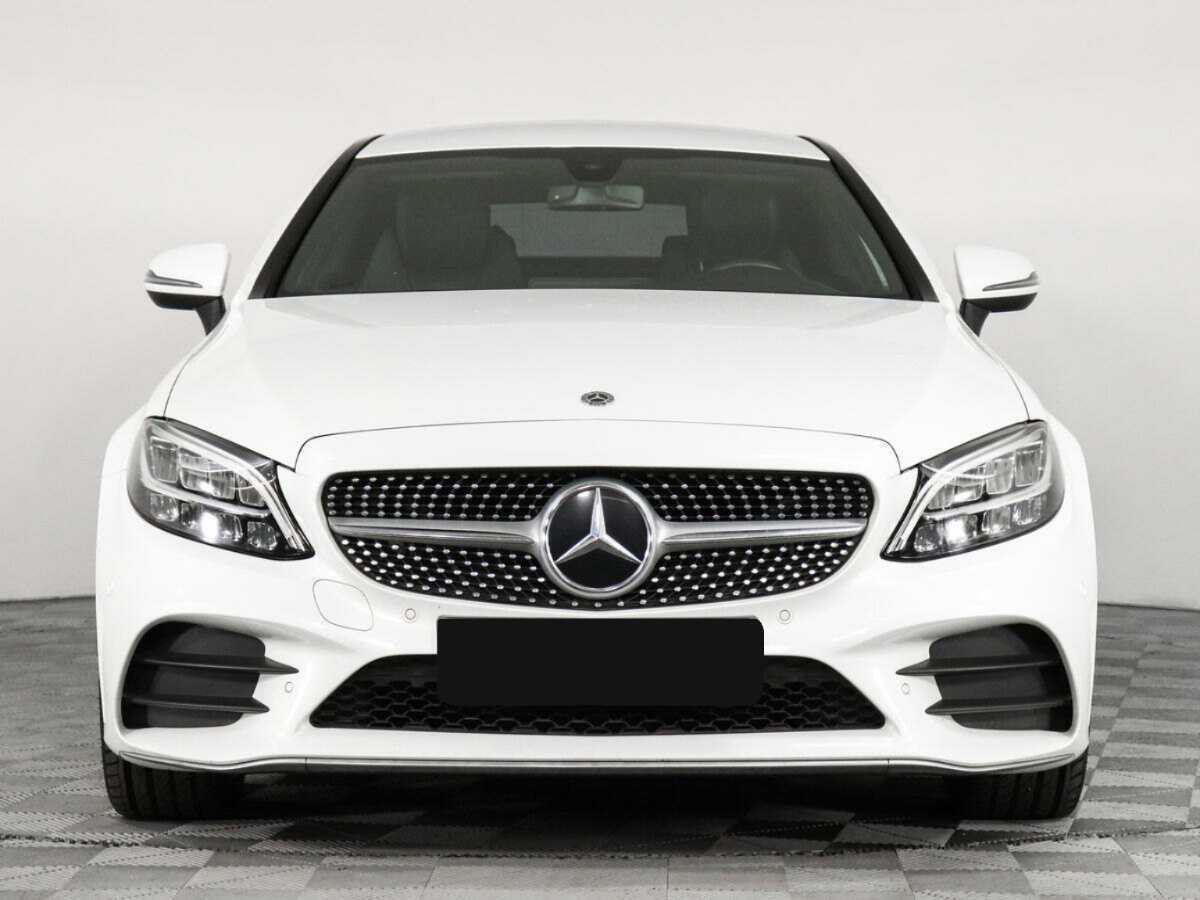 Б/У Мерседес-Бенц Ц-Класс 2018 года. Фото: #1